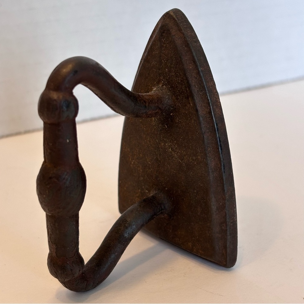 Vintage Cast Iron Miniature Pressing Iron - Picture 7 of 13